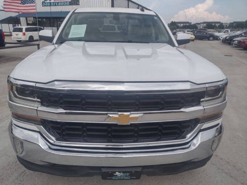 White 2018 Chevrolet Silverado 1500 LT 4x2 LT 4dr Crew Cab 5.8 ft. SB 2