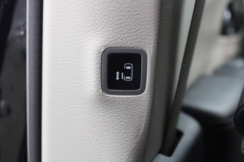 2024 Chrysler Pacifica Plug-In Hybrid Select