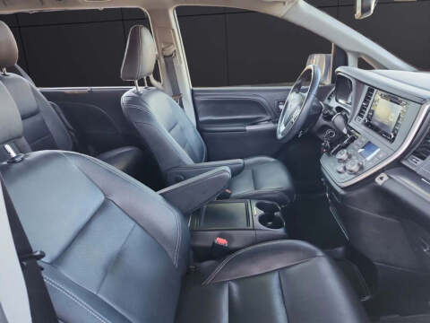 2020 Toyota Sienna SE Premium 8-Passenger