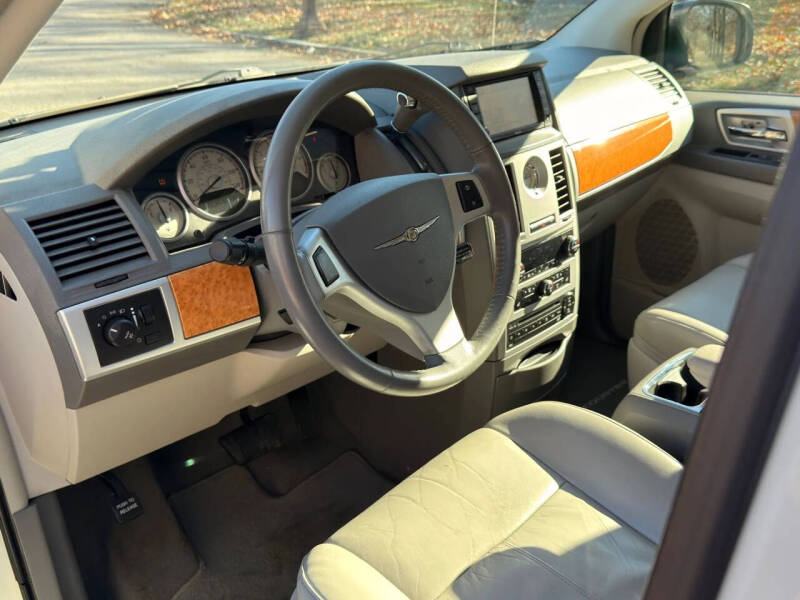 2009 Chrysler Town and Country Limited