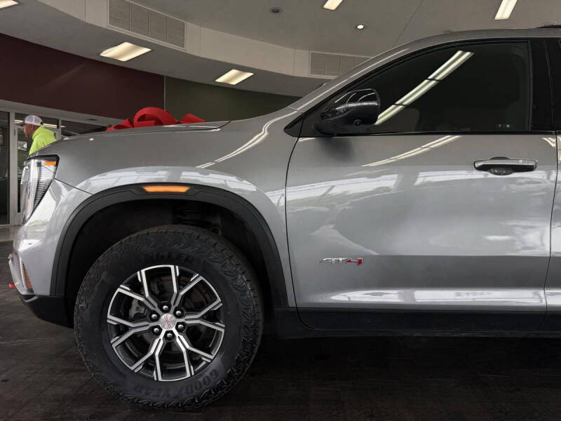 2024 GMC Acadia AT4