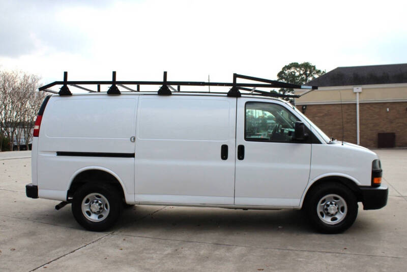 2018 Chevrolet Express Cargo Work Van's photo