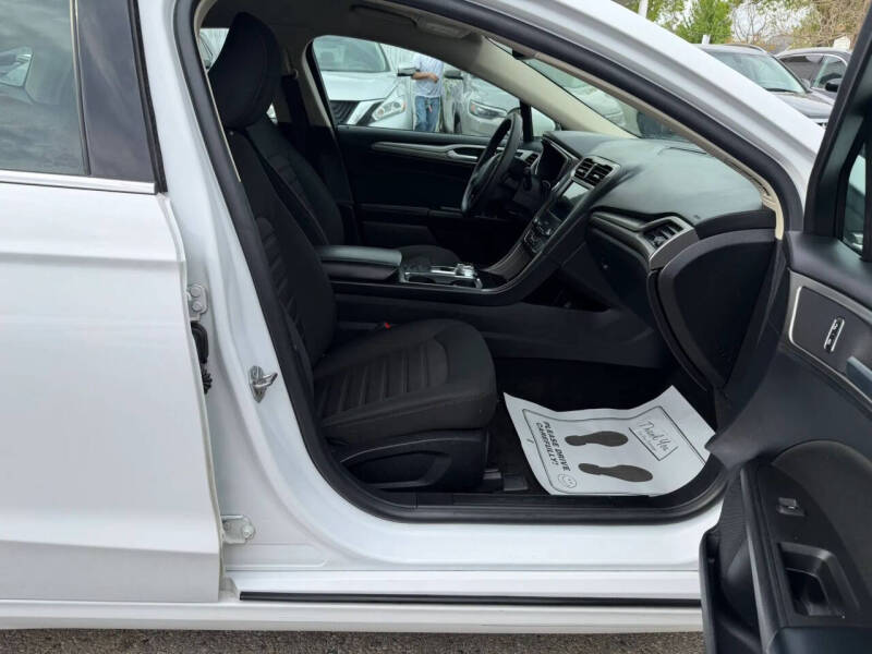 2020 Ford Fusion SE