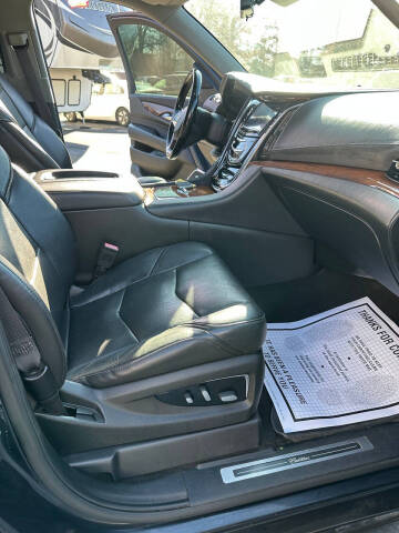 2017 Cadillac Escalade Luxury