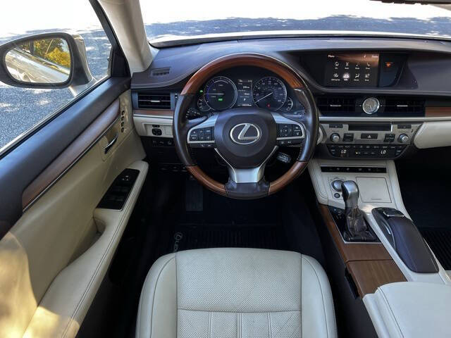 2017 Lexus ES 300h