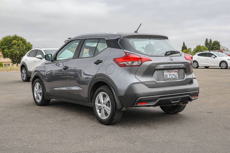 2019 Nissan Kicks S