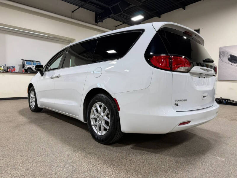 2021 Chrysler Voyager LX