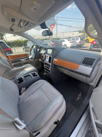 2009 Chrysler Town and Country Limited