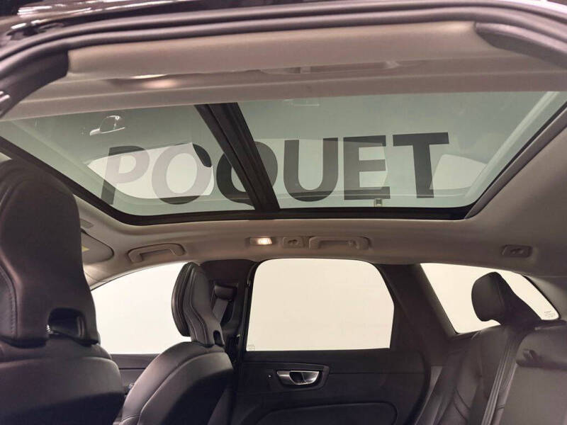 2024 Volvo XC60 B5 Core Dark Theme
