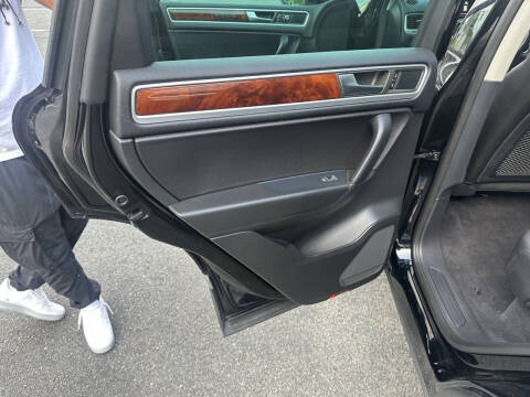 2014 Volkswagen Touareg V6 Lux