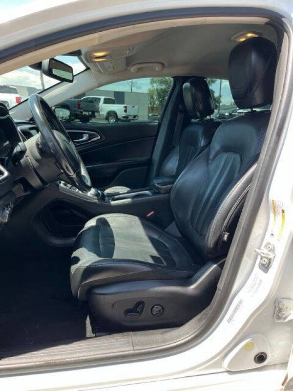 2016 Chrysler 200 Limited