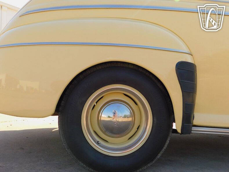 1942 Ford Super Deluxe