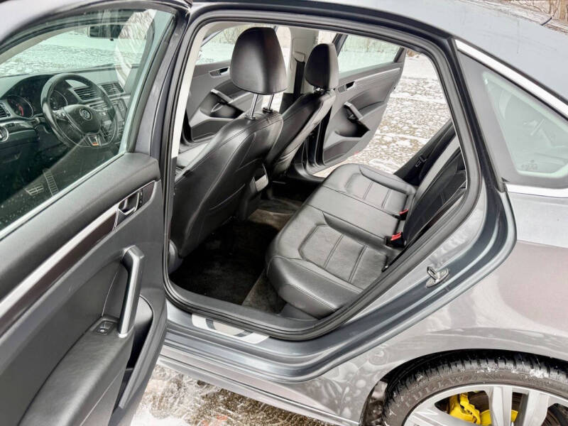 2017 Volkswagen Passat 1.8T R-Line