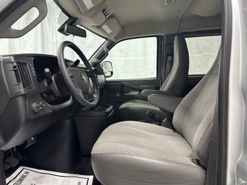 2025 Chevrolet Express LT 3500