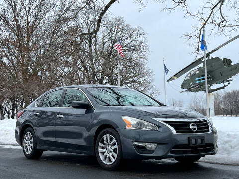 2013 Nissan Altima for sale at Every Day Auto Sales in Shakopee MN