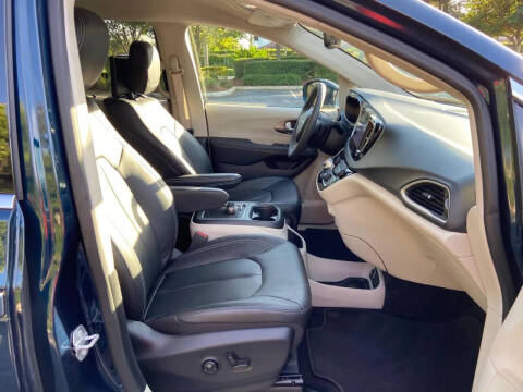 2022 Chrysler Pacifica Touring L