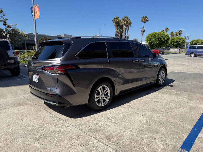 2024 Toyota Sienna Platinum 7-Passenger