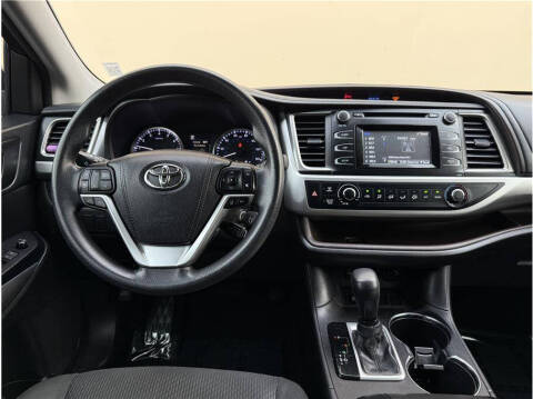2017 Toyota Highlander LE
