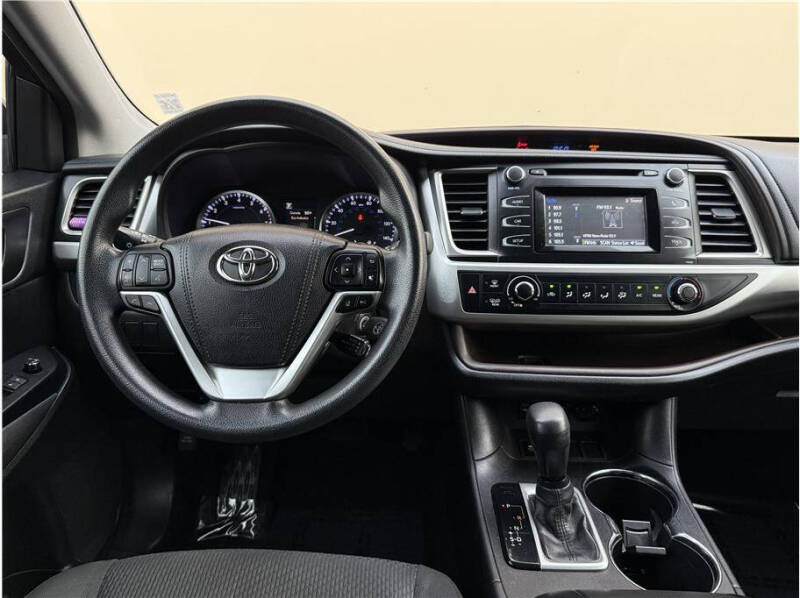 2017 Toyota Highlander LE