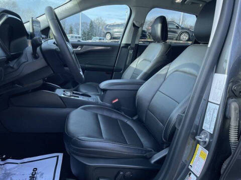 2022 Ford Escape Hybrid Titanium