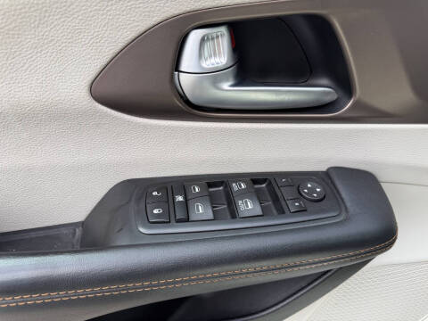 2017 Chrysler Pacifica Touring-L