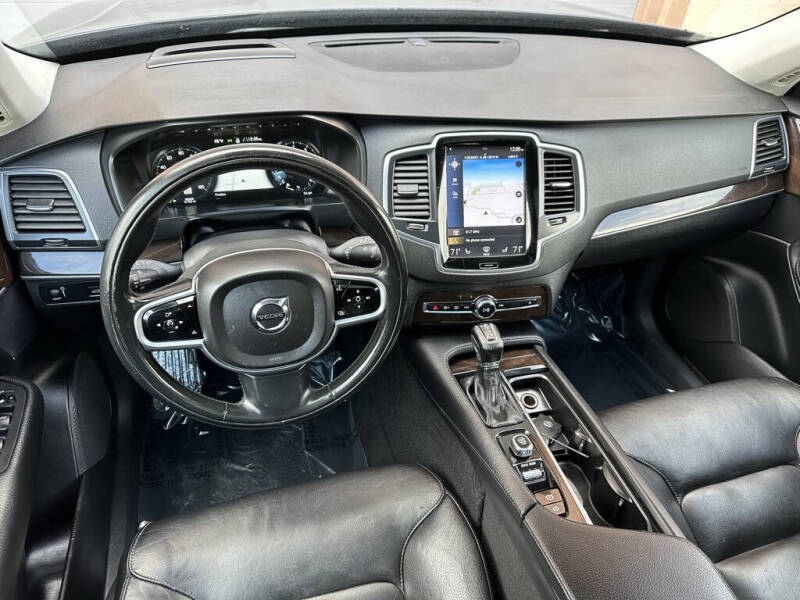 2019 Volvo XC90 T6 Momentum