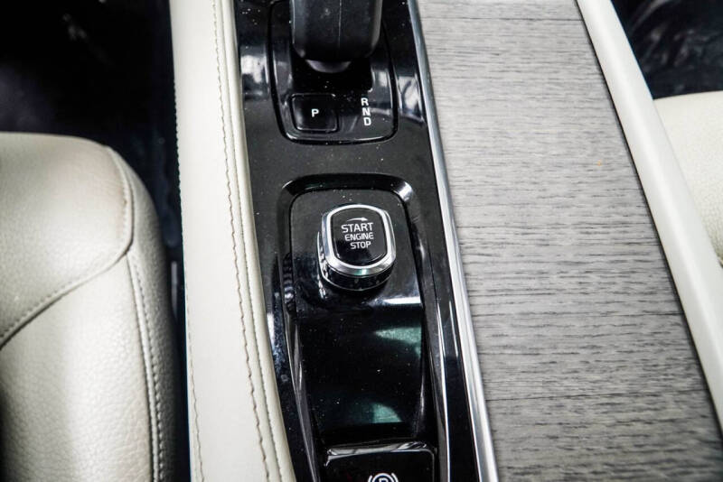 2023 Volvo XC90 B6 Plus Bright Theme 7P