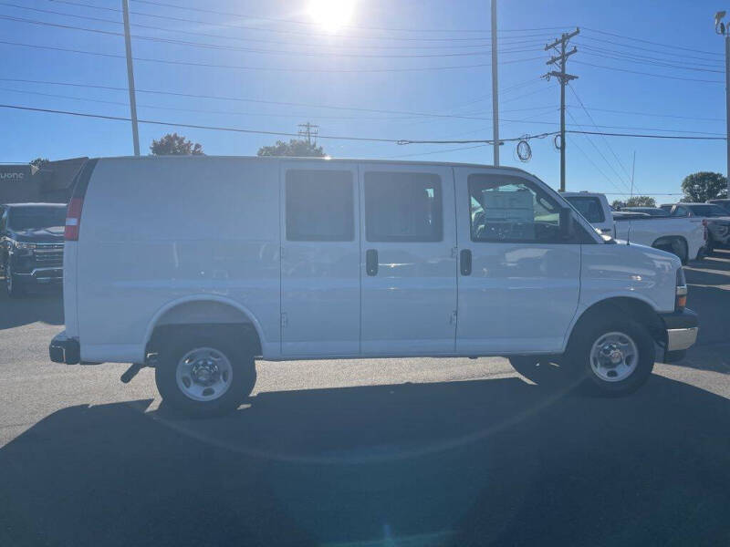 2025 Chevrolet Express 2500