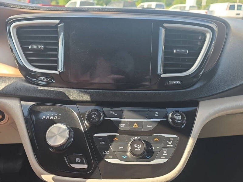 2017 Chrysler Pacifica Touring-L