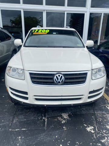 2007 Volkswagen Touareg for sale at AVENTURA CAR DEALER INC in Miami Beach FL