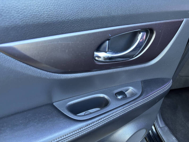 2015 Nissan Rogue S