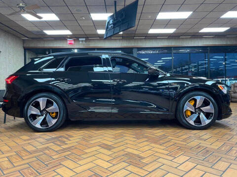 2022 Audi e-tron quattro Premium Plus