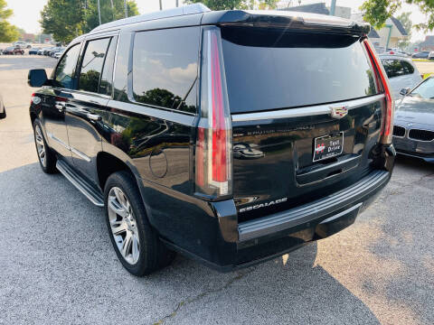 2018 Cadillac Escalade Luxury