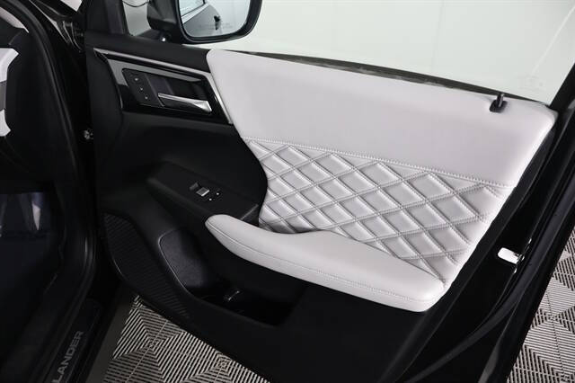 2024 Mitsubishi Outlander PHEV SEL Platinum Edition