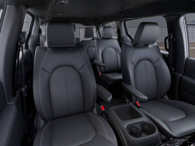 2027 Chrysler Pacifica LX