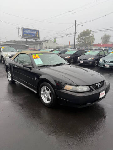 2004 Ford Mustang Deluxe