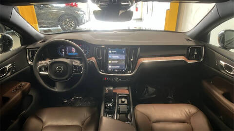 2024 Volvo V60 Cross Country B5 Plus