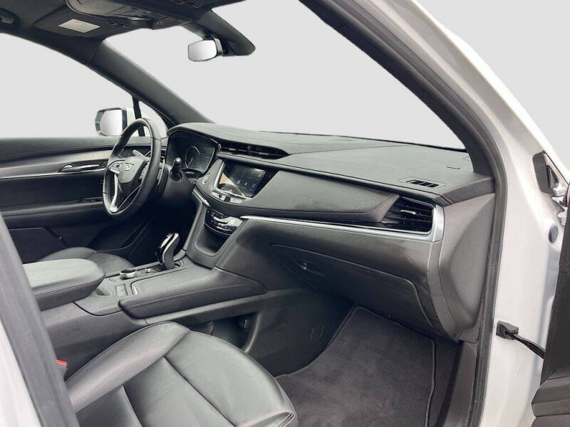 2025 Cadillac XT6 Luxury