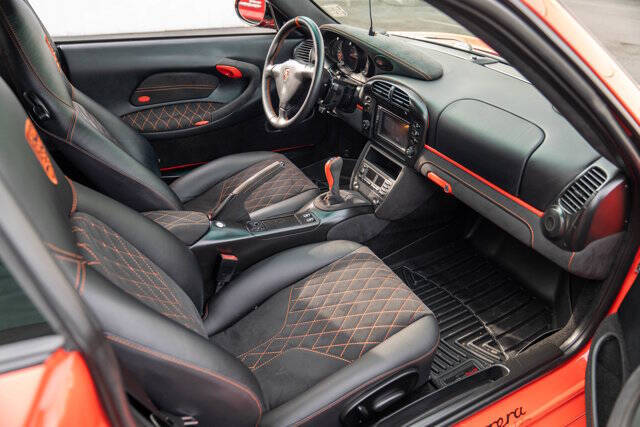 2003 Porsche 911 30