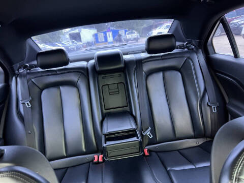 2017 Lincoln Continental Premiere
