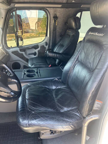 2007 Freightliner M2 106