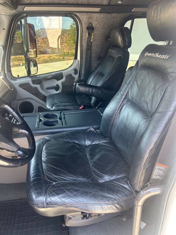 2007 Freightliner M2 106