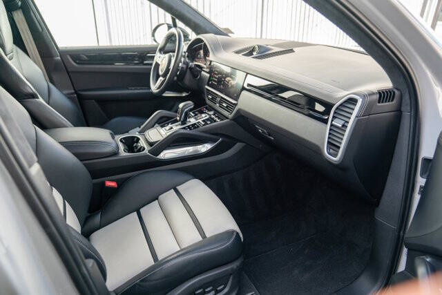 2022 Porsche Cayenne 42