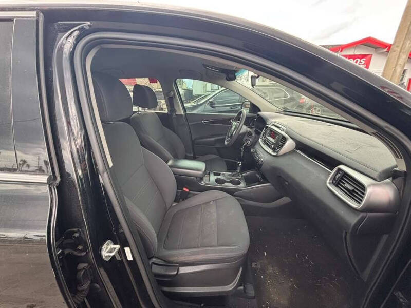 2017 Kia Sorento LX