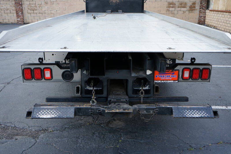 2023 Freightliner M2 106