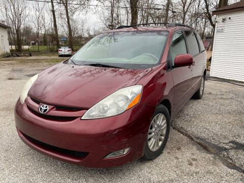 2009 Toyota Sienna for sale at Wheels Auto Sales in Bloomington IN