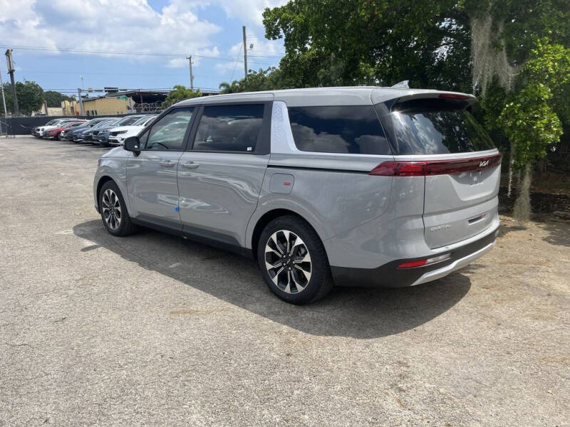 2024 Kia Carnival EX