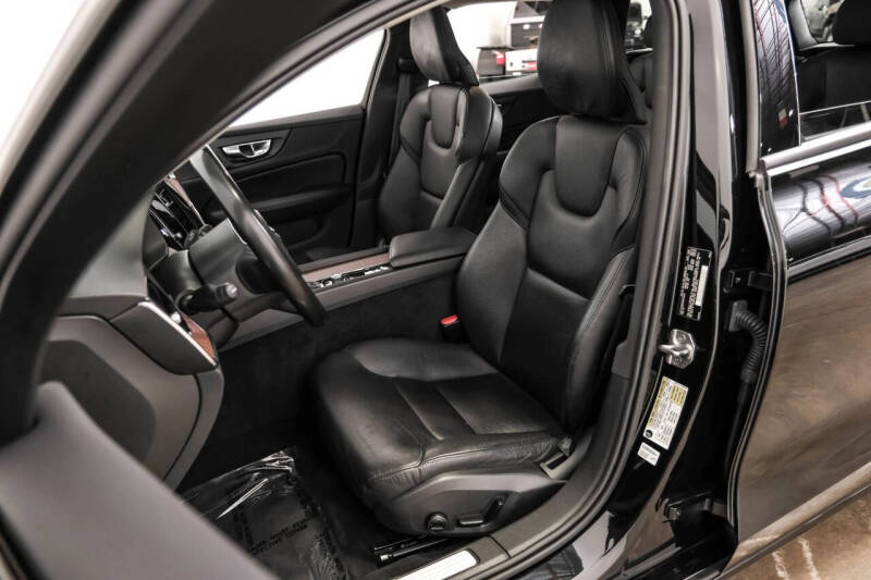 2021 Volvo V60 T5 Momentum