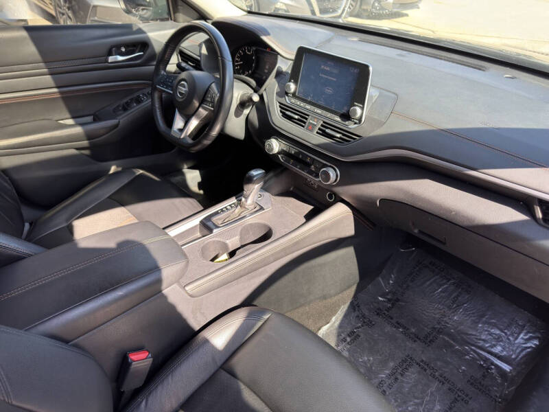 2022 Nissan Altima 2.5 SR