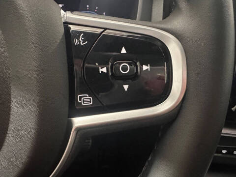 2022 Volvo XC60 B6 R-Design